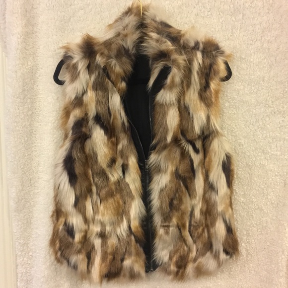 NWT Guess LA Kielo Faux Fur Vest - Picture 5 of 8